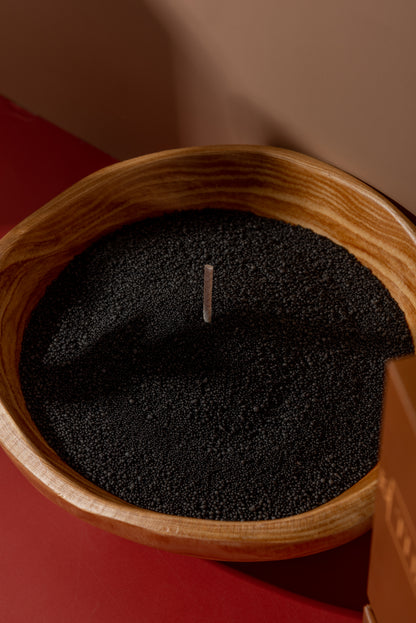 THAISHE PEARLED CANDLE - Black Sandalwood