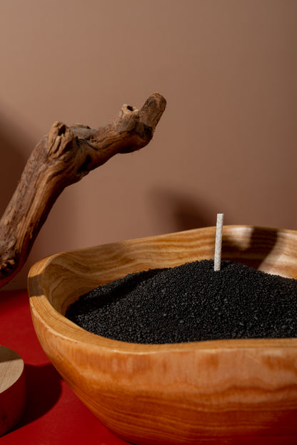 THAISHE PEARLED CANDLE - Black Sandalwood